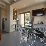 270 Oias View *
